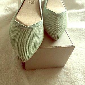EUC size 10 Rothy’s mint points